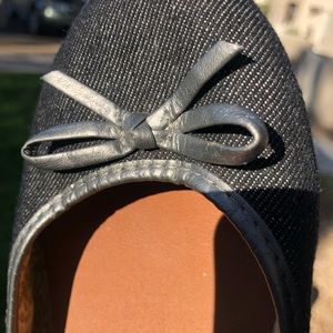 Avenue ballet Flats!! Charcoal Denim color and fabric. Size 8W.
